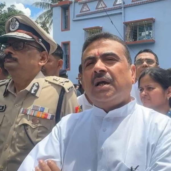 تاراپیٹھ ہوٹل آتشزدگی،وزیراعلیٰ شبھیندو ادھیکاری کا سخت کارروائی کا اعلان،مرنے والوں کی تعداد 8 ہوگئی تاراپیٹھ ہوٹل آتشزدگی،وزیراعلیٰ شبھیندو ادھیکاری کا سخت کارروائی کا اعلان،مرنے والوں کی تعداد 8 ہوگئی