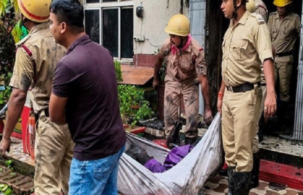 تاراپیٹھ میں 15 ہوٹل بند کرنے کا حکم، آتشزدگی کے بعد انتظامیہ کا سخت قدم تاراپیٹھ میں 15 ہوٹل بند کرنے کا حکم، آتشزدگی کے بعد انتظامیہ کا سخت قدم