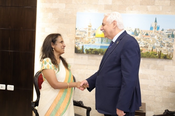 وزارت خارجہ کی سکریٹری پریہ رنگناتھن کی فلسطینی وزیر اعظم ڈاکٹر محمد مصطفیٰ سے ملاقات ،دو طرفہ تعاون کے فروغ پر تبادلہ خیال وزارت خارجہ کی سکریٹری پریہ رنگناتھن کی فلسطینی وزیر اعظم ڈاکٹر محمد مصطفیٰ سے ملاقات ،دو طرفہ تعاون کے فروغ پر تبادلہ خیال