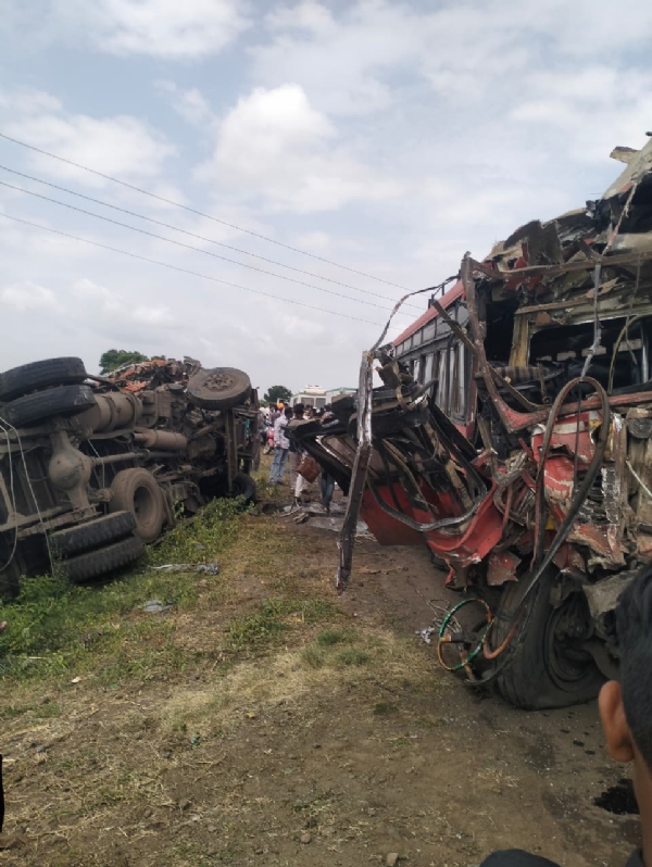 Nashik Bus Truck Collision Two Killed Nashik Bus Truck Collision Two Killed