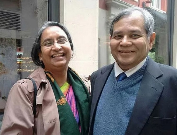 بنگلہ دیش کی سابق وزیر ڈاکٹر دیپو مونی اور توفیق نواز۔ فوٹو: ڈھاکہ ٹریبیون بنگلہ دیش کی سابق وزیر ڈاکٹر دیپو مونی اور توفیق نواز۔ فوٹو: ڈھاکہ ٹریبیون