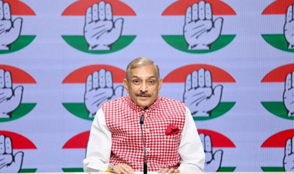कांग्रेस सांसद प्रमोद तिवारी ने कांग्रेस मुख्यालय में पत्रकार वार्ता को संबोधित करते हुए। कांग्रेस सांसद प्रमोद तिवारी ने कांग्रेस मुख्यालय में पत्रकार वार्ता को संबोधित करते हुए।