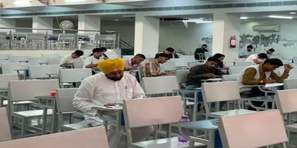 ترسٹھ سال کی عمر میں بھی تعلیم جاری، رکن پارلیمنٹ چرنجیت سنگھ چنی نے پنجاب یونیورسٹی میں ایم اے کا آخری پرچہ دیا
