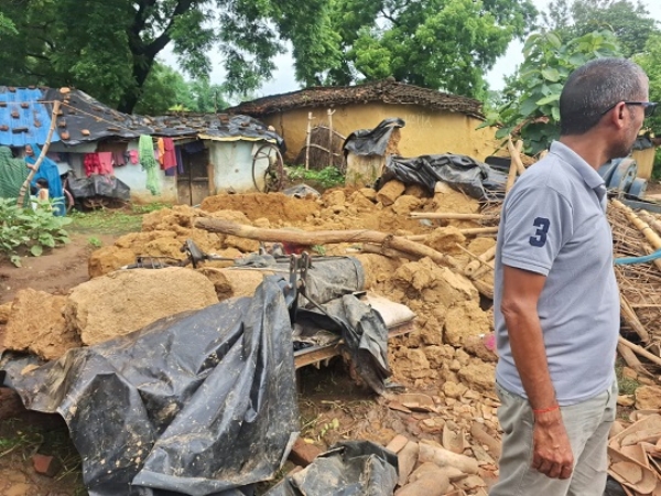 UP-HOUSES-COLLAPSED-4-DEATH UP-HOUSES-COLLAPSED-4-DEATH