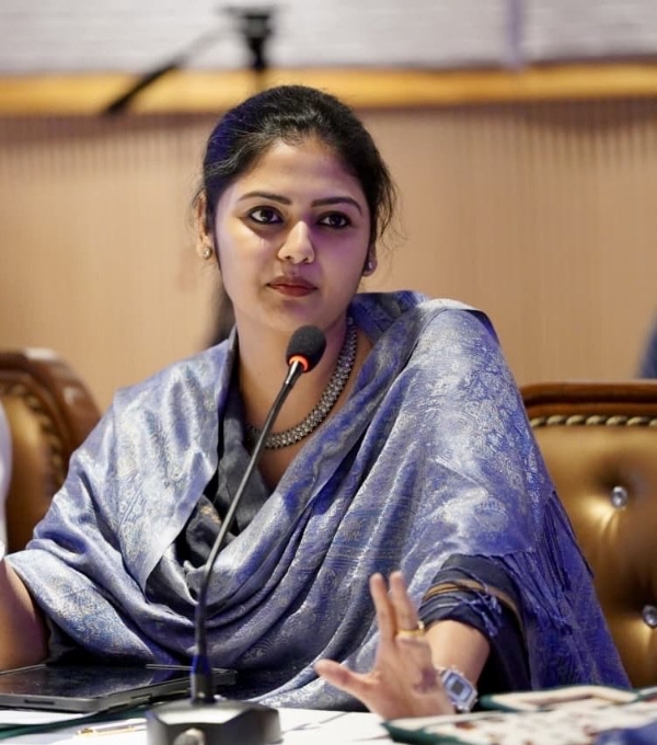 مغربی بنگال میں فضائی خدمات کی توسیع کے حوالے سے سایونی گھوش نے پانچ مطالبات پیش کیے مغربی بنگال میں فضائی خدمات کی توسیع کے حوالے سے سایونی گھوش نے پانچ مطالبات پیش کیے