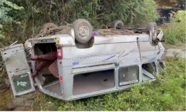 Nashik Tata Magic Accident Nashik Tata Magic Accident