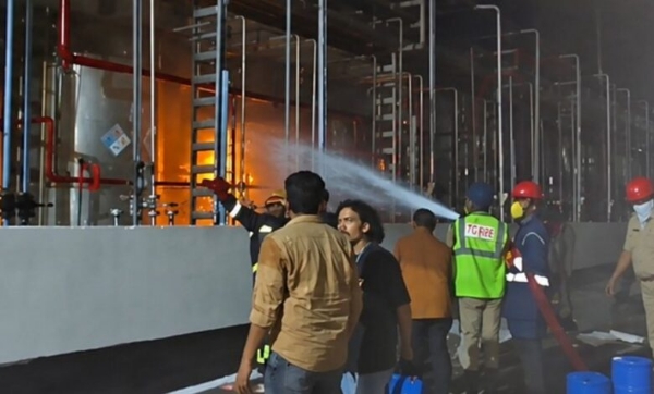 یادادری بھونگیری ضلع کی دوا ساز فیکٹری میں ری ایکٹر دھماکہ، دو مزدور ہلاک، دو کی حالت تشویشناک یادادری بھونگیری ضلع کی دوا ساز فیکٹری میں ری ایکٹر دھماکہ، دو مزدور ہلاک، دو کی حالت تشویشناک