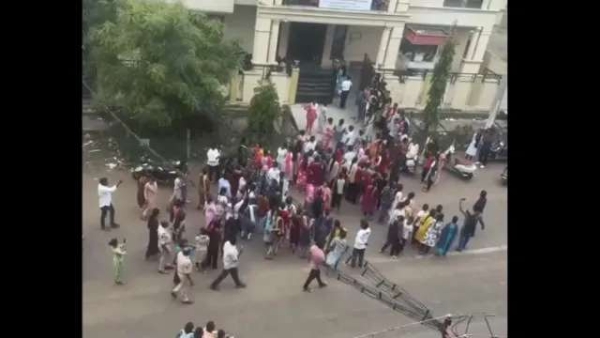 آندھرا پردیش: کاکیناڈا نرسنگ کالج میں طلبہ کے تنازع پر وزیراعلیٰ سخت، شمال مشرقی ریاستوں کے 31 طلبہ کے لیے الگ رہائش آندھرا پردیش: کاکیناڈا نرسنگ کالج میں طلبہ کے تنازع پر وزیراعلیٰ سخت، شمال مشرقی ریاستوں کے 31 طلبہ کے لیے الگ رہائش