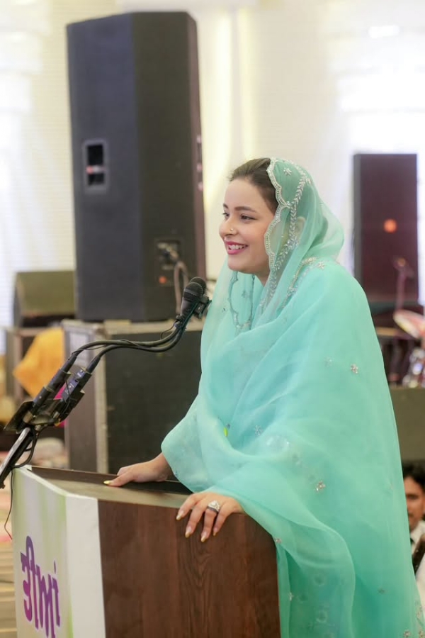 وزیراعلیٰ مان کی اہلیہ ڈاکٹر گرپریت کور نے 5 کروڑ روپے مانگنے کے الزام کو بے بنیاد قرار دیا وزیراعلیٰ مان کی اہلیہ ڈاکٹر گرپریت کور نے 5 کروڑ روپے مانگنے کے الزام کو بے بنیاد قرار دیا
