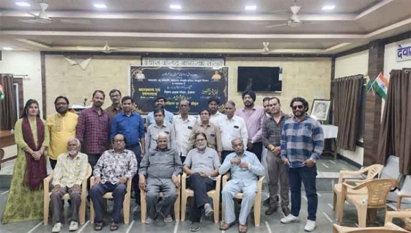 پروگرام میں حصہ لینے والے شرکا کی تصویر