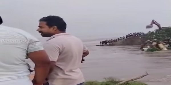 راگھو پور-شنکر پور باندھ کا بڑا حصہ منہدم، گنگا کا پانی آبادیوں کی طرف بڑھا، 2008 جیسے سیلاب کا خدشہ