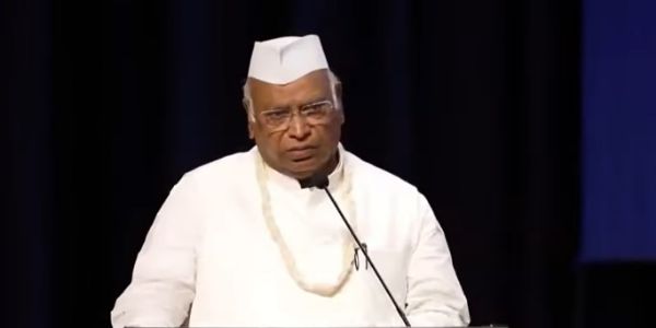 کھرگے کا الزام—حکومت ریزرویشن ختم کرنے کی سازش کر رہی ہے