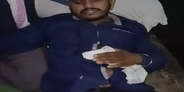 اساتذہ کی بھرتی میں آسامیوں کی تعداد بڑھانے کے مطالبے پر بھوپال میں دھرنا، پانی کے بغیر بھوک ہڑتال پر بیٹھے امیدوار کی طبیعت بگڑی
