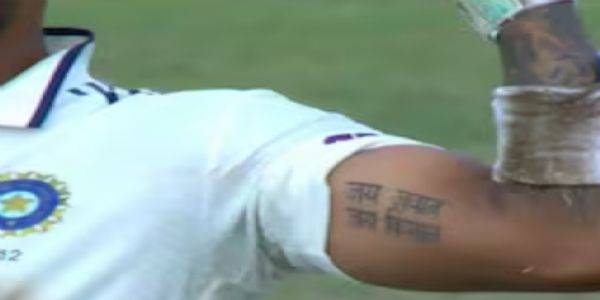 دھرو جوریل نے سری لنکا کے خلاف سنچری کا جشن ’جے جوان، جے کسان‘ ٹیٹو دکھا کر منایا