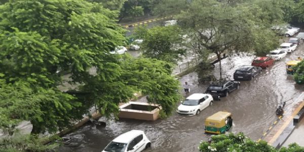 دہلی-این سی آر میں بارش سے موسم خوشگوار ، کئی جگہ پانی بھرنے سے معمولات زندگی متاثر