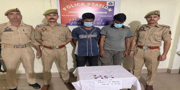 ڈوڈہ پولیس نے دو منشیات فروشوں کو گرفتار کیا