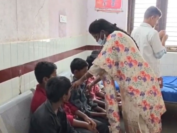 سرکاری اسکول میں فوڈ پوائزننگ کا شبہ، ناشتہ کے بعد 13 طلبہ بیمار سرکاری اسکول میں فوڈ پوائزننگ کا شبہ، ناشتہ کے بعد 13 طلبہ بیمار