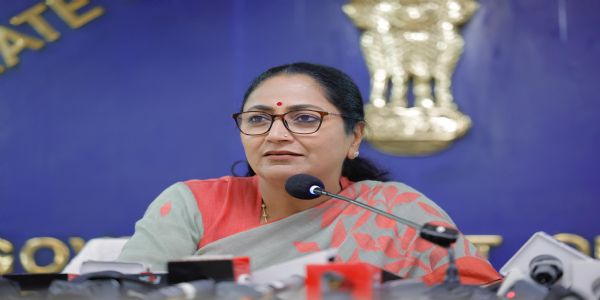 پیاز اور چینی کی بڑھتی قیمتوں کا بوجھ دہلی والوں پر نہیں پڑنے دیں گے: ریکھا گپتا