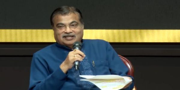 گڈکری نے ’’ذمہ داری نئی نسل کو سونپنے‘‘ کی بات مانکر ٹرسٹ کے حوالے سے کہی تھی