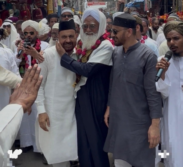 اتراکھنڈ کے ہلدوانی میں بھی عقیدت و احترام سے نکلا جلوس محمدی اتراکھنڈ کے ہلدوانی میں بھی عقیدت و احترام سے نکلا جلوس محمدی