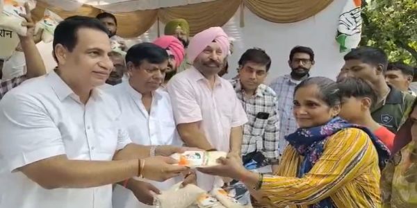 چنڈی گڑھ میں کانگریس نے لگایا چینی کا لنگر، مرکزی حکومت کو گھیرا