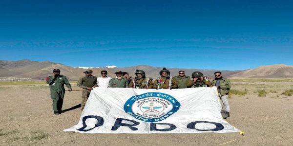 لداخ میں 22 ہزار فٹ کی بلندی سے دیسی ملٹری کومبیٹ پیراشوٹ سسٹم کا تجربہ