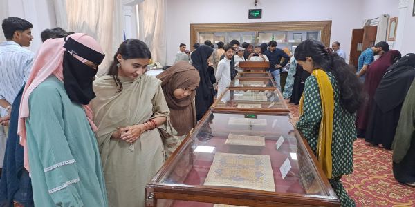 علی گڑھ مسلم یونیورسٹی کی مولانا آزاد لائبریری میں سیرت النبی نمائش کا انعقاد