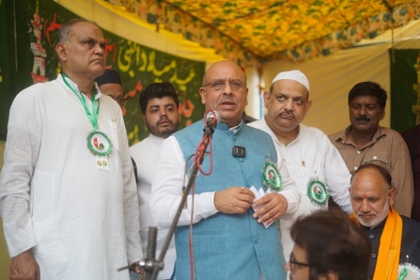 دہلی اسمبلی اسپیکر وجیندر گپتا بدھ کو باڑا ہندو راو میں عید میلاد النبی کے موقع پر منعقدہ پروگرام سے خطاب کرتے ہوئے دہلی اسمبلی اسپیکر وجیندر گپتا بدھ کو باڑا ہندو راو میں عید میلاد النبی کے موقع پر منعقدہ پروگرام سے خطاب کرتے ہوئے