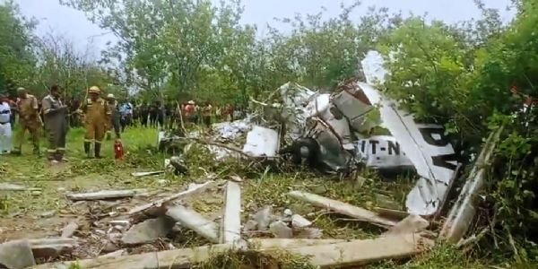 کانپور میں تربیتی طیارہ گر کر تباہ، دو پائلٹ ہلاک