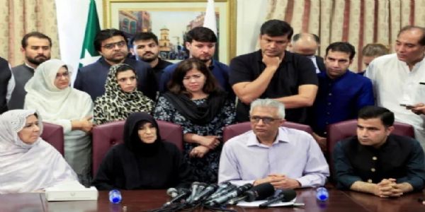 عمران خان کی بہن نے بھائی کو اسپتال منتقل کرنے پر ان کے خلاف توہین عدالت کے مقدمے کی فوری سماعت کے لیے سپریم کورٹ کا رخ کیا