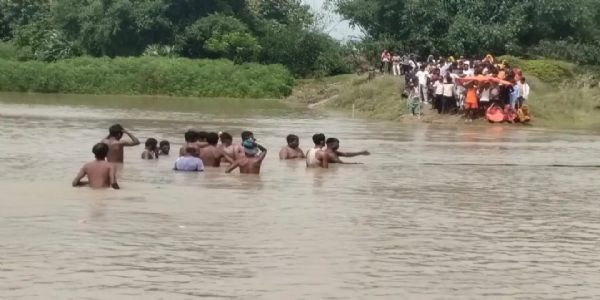 نہانے کے دوران تین لڑکیاں غرقاب، ایک کی لاش برآمد، دو لاپتہ