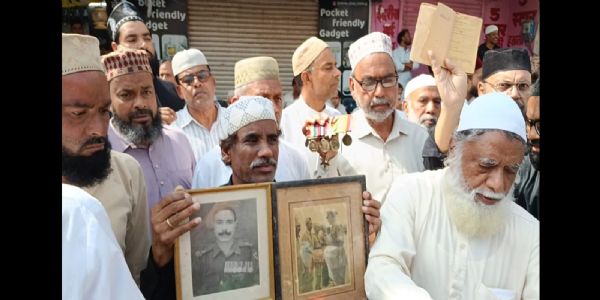 خانجی پیر کو ’منی پاکستان‘ کہنے پر لوگوں میں غم و غصہ، گورنر سے رکن اسمبلی کی شکایت