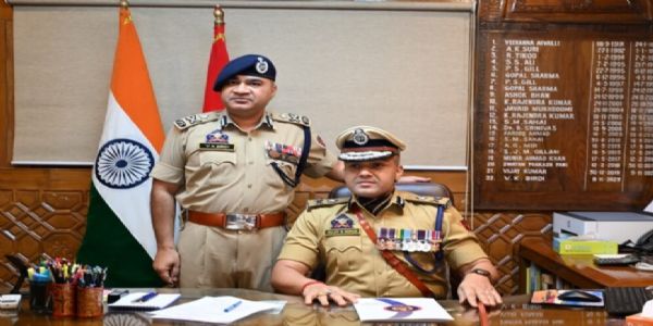 جموں وکشمیر حکومت نے پولیس محکمہ میں بڑے پیمانے پر تبادلے کیے