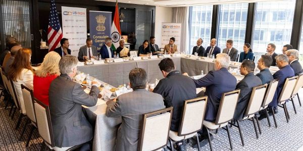 ہندوستان میں مینوفیکچرنگ کیجیے، دنیا کے لیے بنائیے: سیتارمن