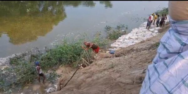 گنگا کے پانی کی بڑھتی ہوئی سطح کے درمیان برہموتتر ڈیم پر مرمت کا کام شروع، ضلع مجسٹریٹ نے معائنہ کیا
