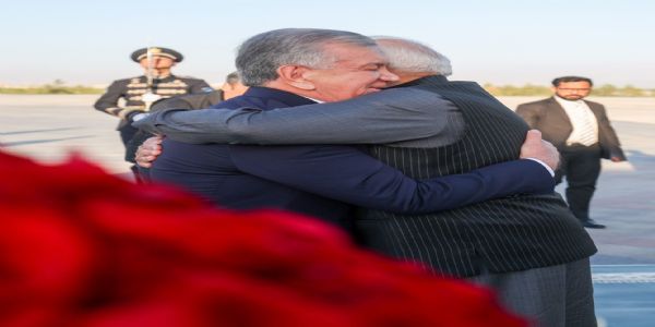 ازبکستان کے دارالحکومت تاشقند پہنچے وزیر اعظم مودی، صدر نے گرمجوشی سے استقبال کیا