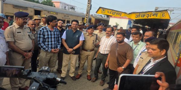 نیپال سیلاب میں پھنسے مہاراشٹر کے 100 زائرین کو حکومت بہار نے کیا ریسکیو ، ٹرین سے ہوئے روانہ