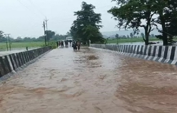پنا کے کئی علاقوں میں سیلاب جیسی صورتحال