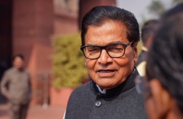 رام گوپال یادو نے پارلیمنٹ احاطے میں رام مندر کے چڑھاوے کی مبینہ چوری پر احتجاج کو غلط قرار دیا رام گوپال یادو نے پارلیمنٹ احاطے میں رام مندر کے چڑھاوے کی مبینہ چوری پر احتجاج کو غلط قرار دیا