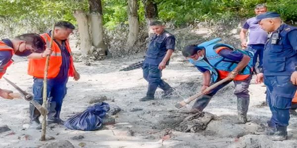 نیپال: لاشیں گلنے سڑنے لگیں، سیلاب متاثرہ علاقوں میں وبائی امراض کا خطرہ بڑھا