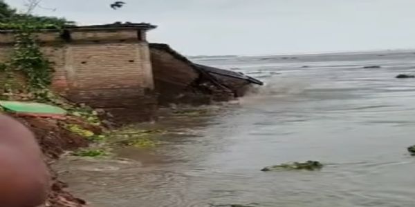 بھاگلپور کے انگلش گاؤں میں سیلاب سے بھاری تباہی ، کھیت اور مکانات گنگا ندی میں بہہ گئے