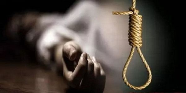 کمرے میں پھندے سے خاتون کی لاش لٹکی ملی