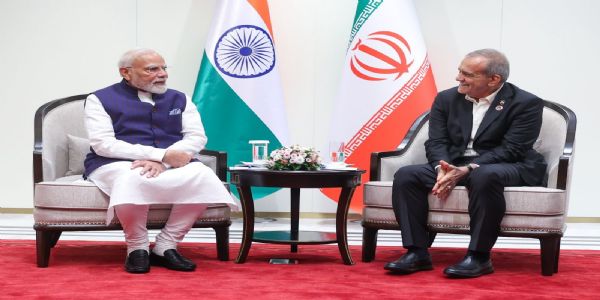 وزیراعظم مودی نے ایرانی صدر پیزشکیان سے ملاقات کی، مغربی ایشیا میں کشیدگی پر تشویش کا اظہار کیا