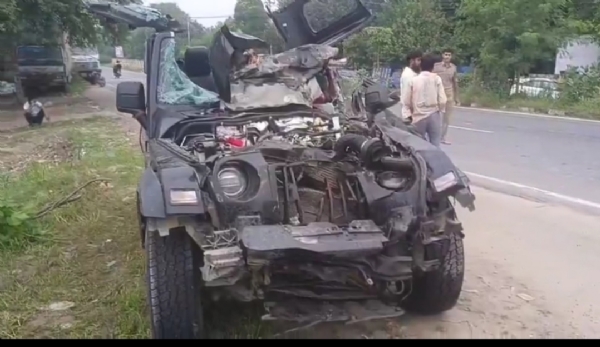 ہاپوڑ میں گنگا ایکسپریس وے پر سڑک حادثہ، چار نوجوان جاں بحق ہاپوڑ میں گنگا ایکسپریس وے پر سڑک حادثہ، چار نوجوان جاں بحق