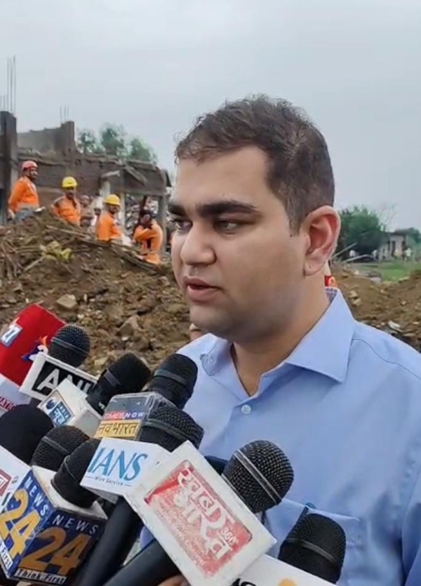 اتر پردیش کے کوشامبی کی پٹاخہ فیکٹری میں دھماکے سے 11 افراد ہلاک اتر پردیش کے کوشامبی کی پٹاخہ فیکٹری میں دھماکے سے 11 افراد ہلاک