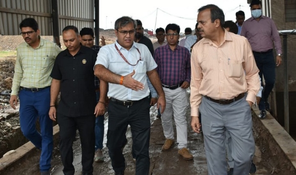 MCD-COMMISSIONER-INSPECT-OKHLA-LANDFILL-SITE-REVIE MCD-COMMISSIONER-INSPECT-OKHLA-LANDFILL-SITE-REVIE