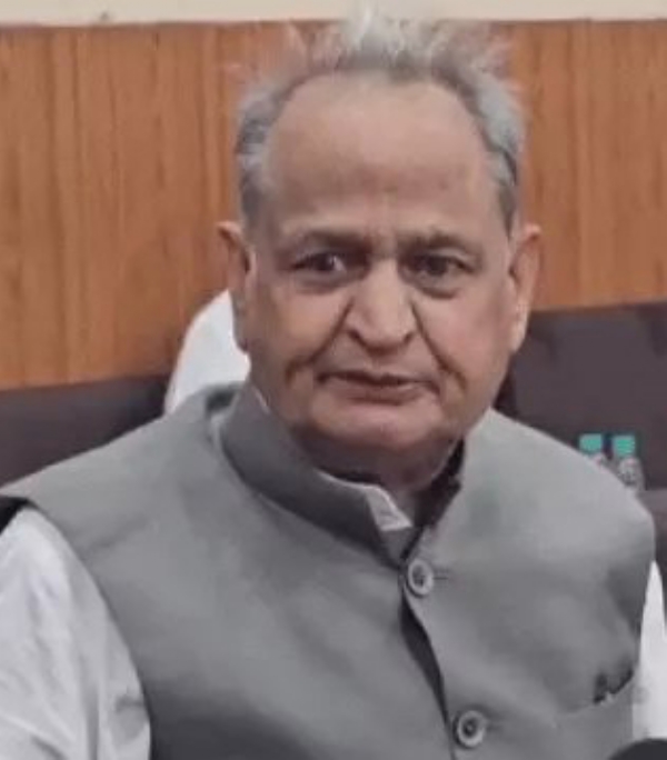 بی جے پی کے ارکانِ اسمبلی زمینوں پر قبضے کر رہے ہیں: اشوک گہلوت بی جے پی کے ارکانِ اسمبلی زمینوں پر قبضے کر رہے ہیں: اشوک گہلوت