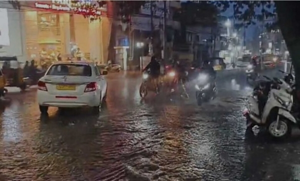 اگلے 24 گھنٹوں کے دوران گرج چمک، آسمانی بجلی اور تیز ہواؤں کا امکان: محکمہ موسمیات اگلے 24 گھنٹوں کے دوران گرج چمک، آسمانی بجلی اور تیز ہواؤں کا امکان: محکمہ موسمیات