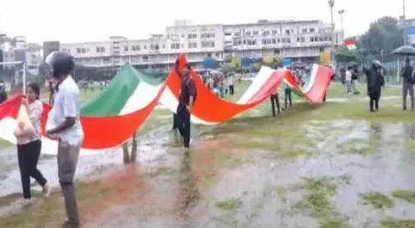جے پی ایس سی معاملہ: احتجاجی طلبہ کا طاقت کا مظاہرہ، 500 میٹر طویل ترنگا لے کر مارچ جے پی ایس سی معاملہ: احتجاجی طلبہ کا طاقت کا مظاہرہ، 500 میٹر طویل ترنگا لے کر مارچ