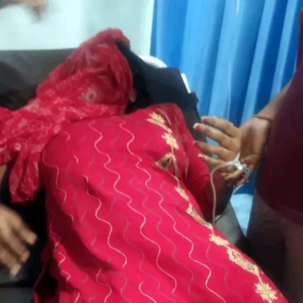 اسپتال میں زیر علاج گووند کی اہلیہ نشا۔